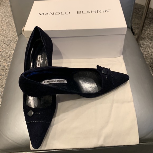 Manolo Blahnik Navy blue suede shoes - Picture 7 of 8